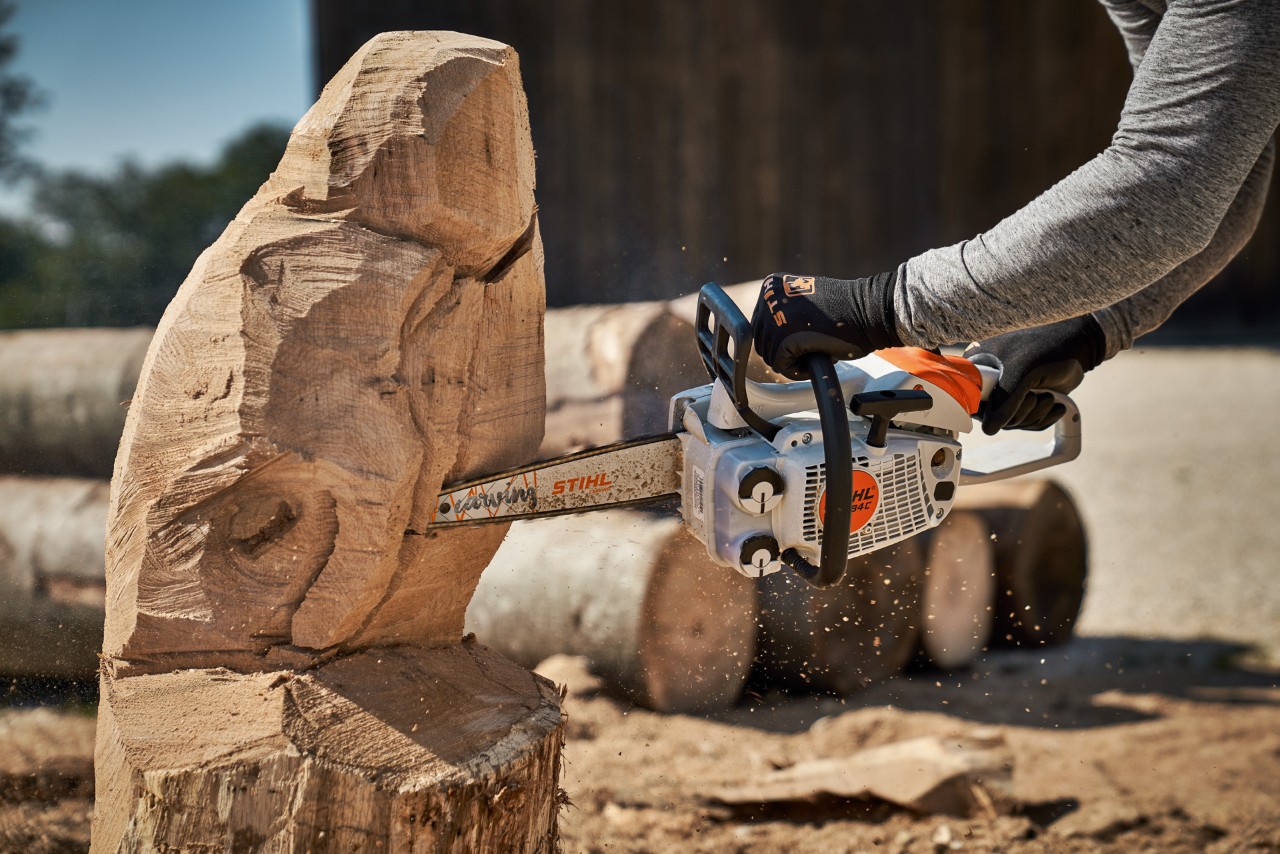 Сова се изрязва с бензинов моторен трион STIHL MS 194 C-E