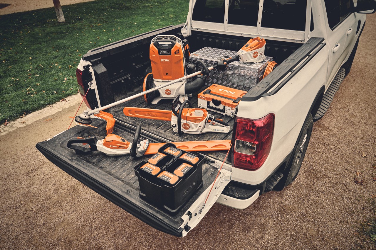 Акумулаторни уреди от системата АР на STIHL в превозно средство