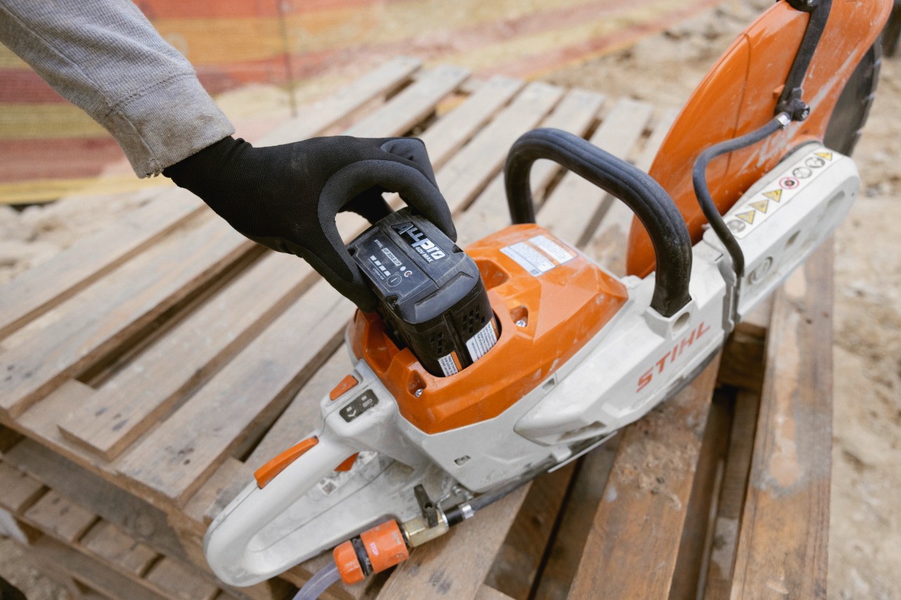 Акумулаторната батерия ALLPRO STIHL AP 300 P се използва в акумулаторния циркуляр STIHL TSA 350.