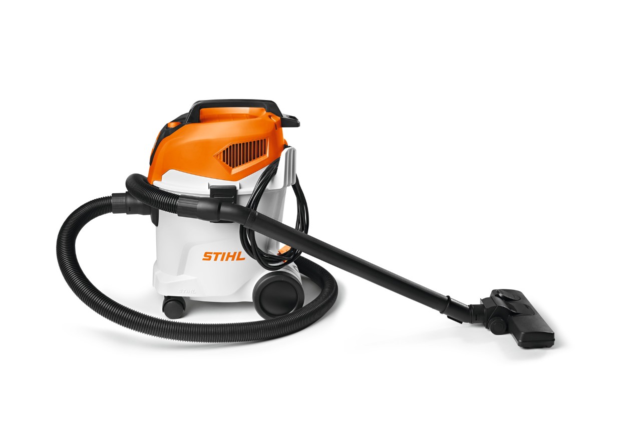 Прахосмукачка STIHL SE 33 на бял фон