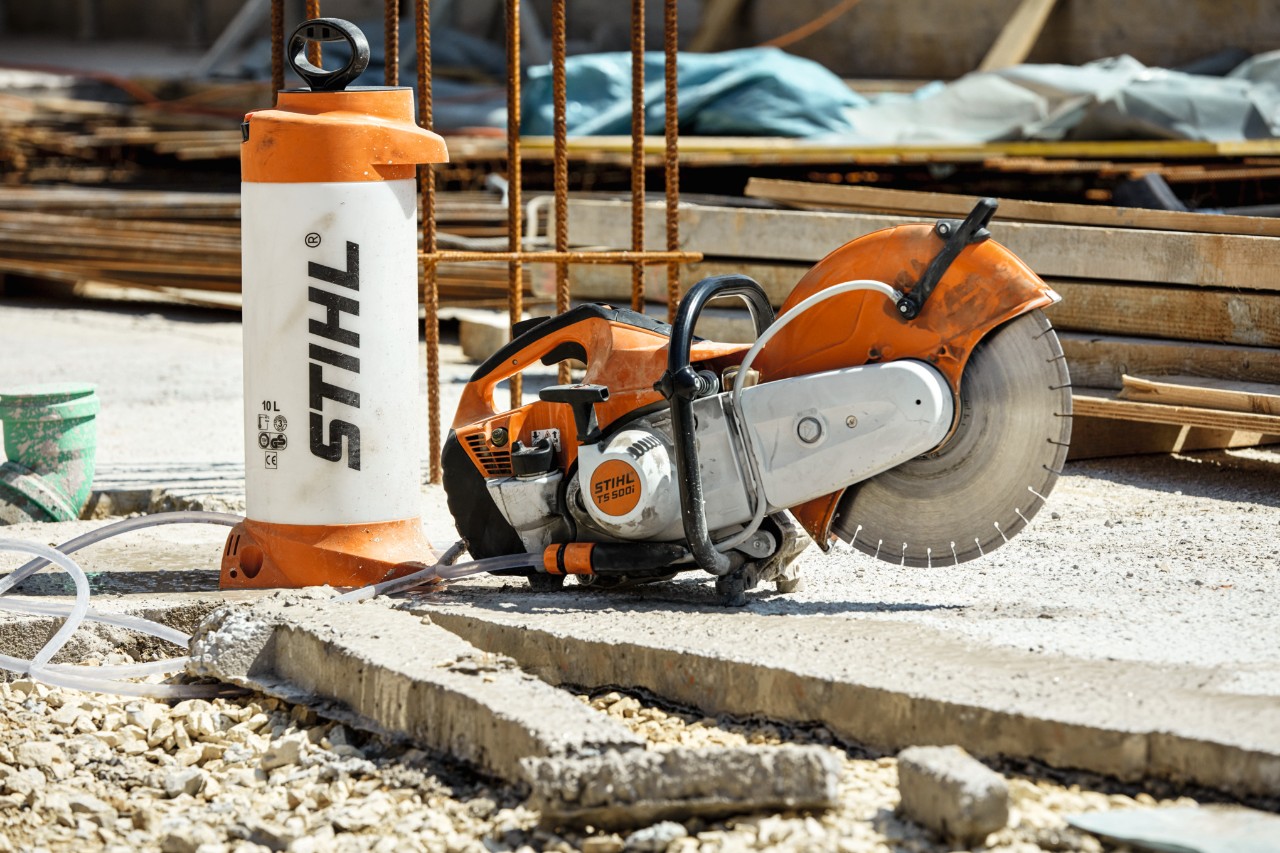 Бензинов ъглошлайф STIHL TS 500i на строителна площадка