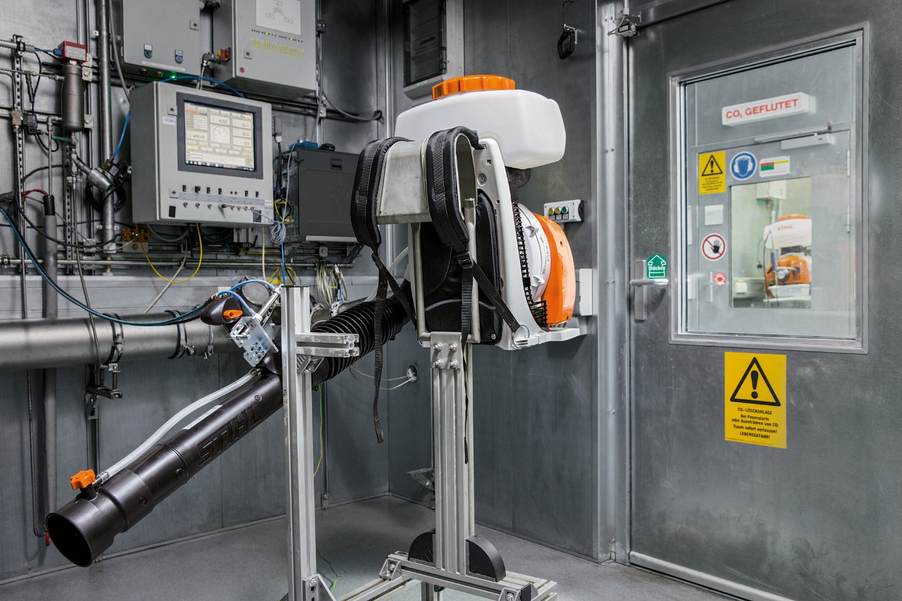 Проверка на стойността на CO2 на уред STIHL при разработката 